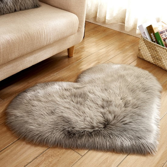 Plush Heart-Shaped Rug — Fluffy Soft Floor Mat for Bedroom, Sofa & Home Decor