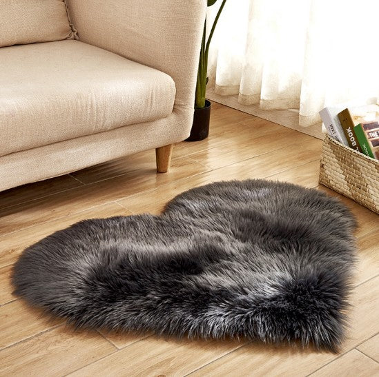 Plush Heart-Shaped Rug — Fluffy Soft Floor Mat for Bedroom, Sofa & Home Decor