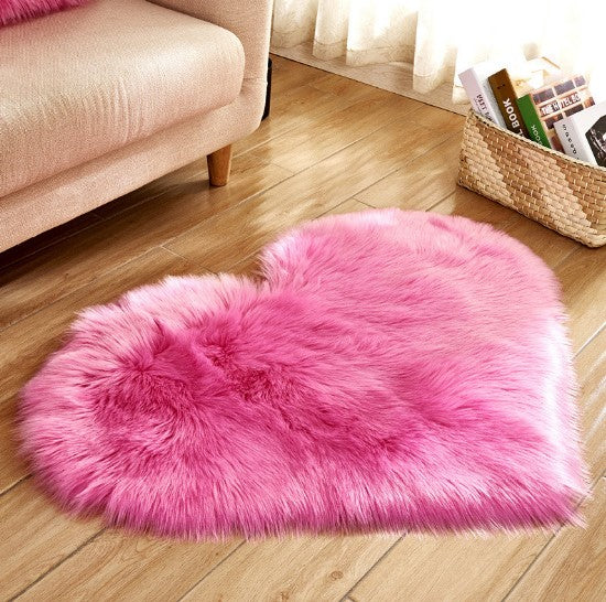 Plush Heart-Shaped Rug — Fluffy Soft Floor Mat for Bedroom, Sofa & Home Decor