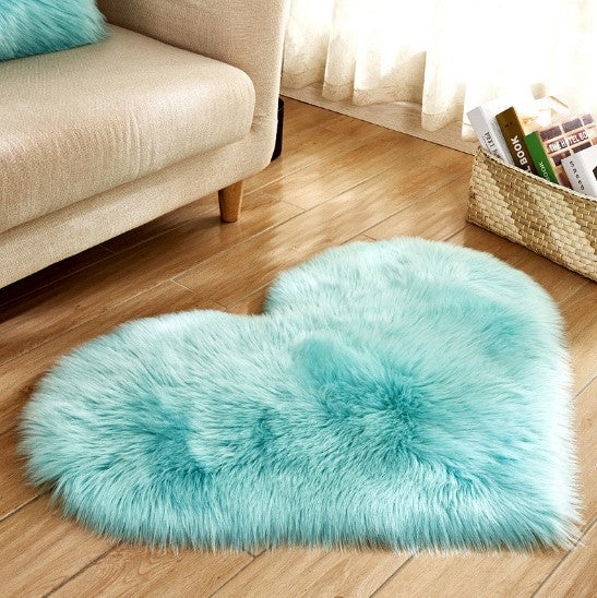 Plush Heart-Shaped Rug — Fluffy Soft Floor Mat for Bedroom, Sofa & Home Decor