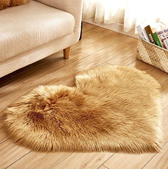 Plush Heart-Shaped Rug — Fluffy Soft Floor Mat for Bedroom, Sofa & Home Decor