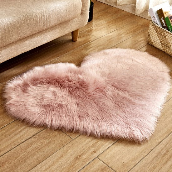 Plush Heart-Shaped Rug — Fluffy Soft Floor Mat for Bedroom, Sofa & Home Decor